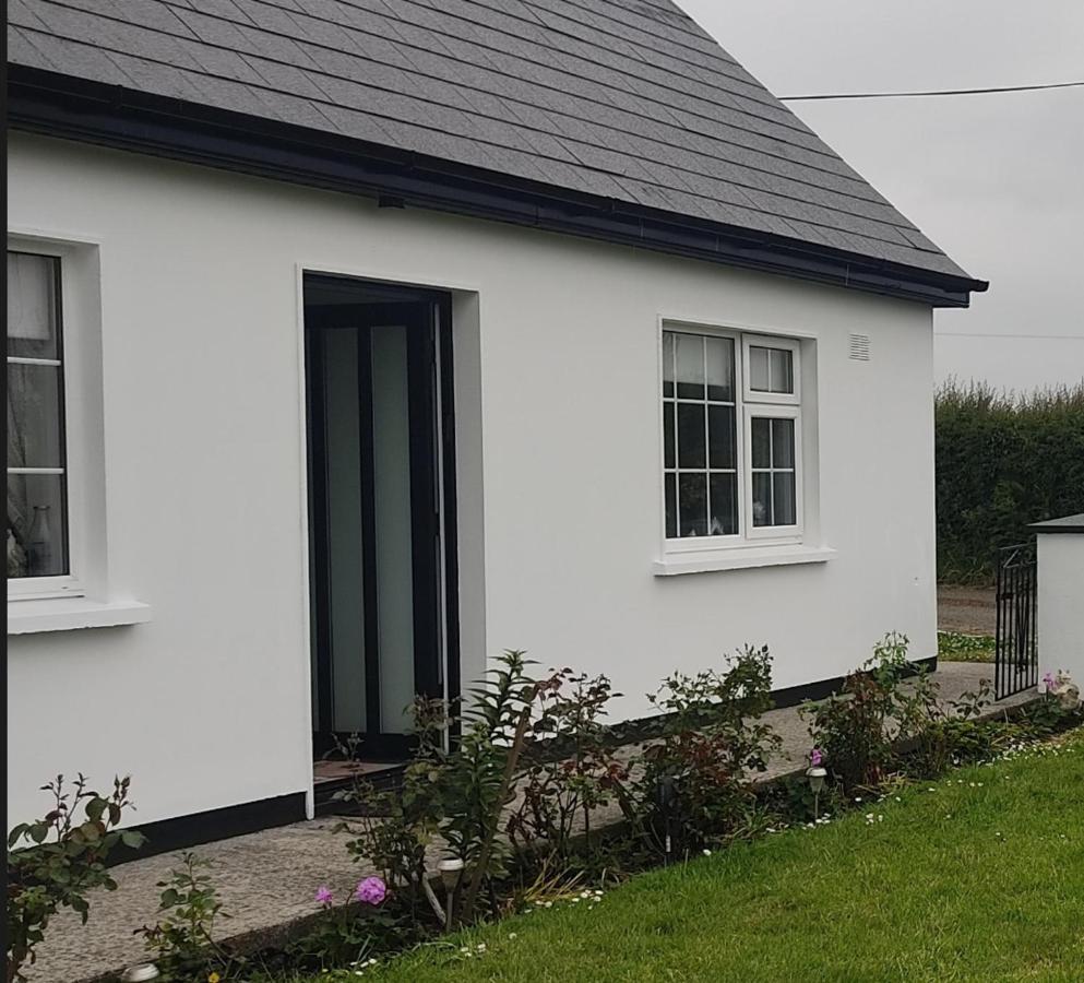 Impeccable 2-Bed Cottage in rural setting Listowel Esterno foto