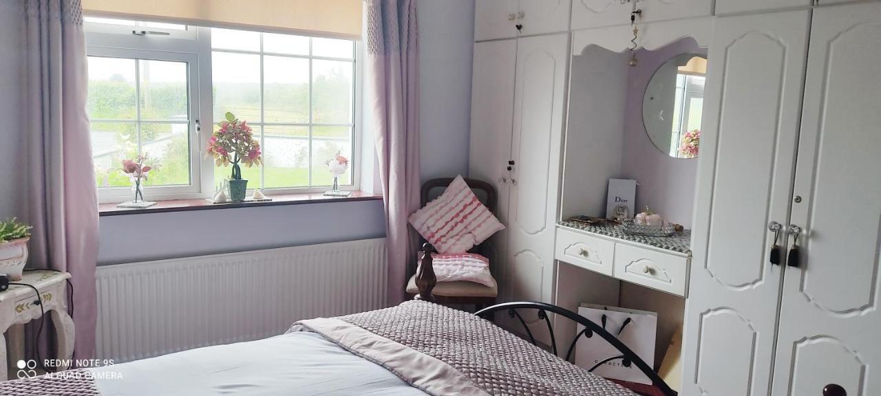Impeccable 2-Bed Cottage in rural setting Listowel Esterno foto