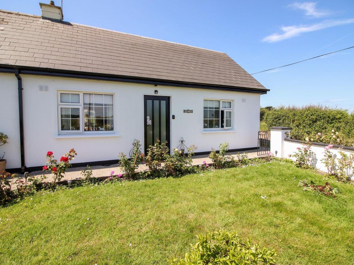 Impeccable 2-Bed Cottage in rural setting Listowel Esterno foto