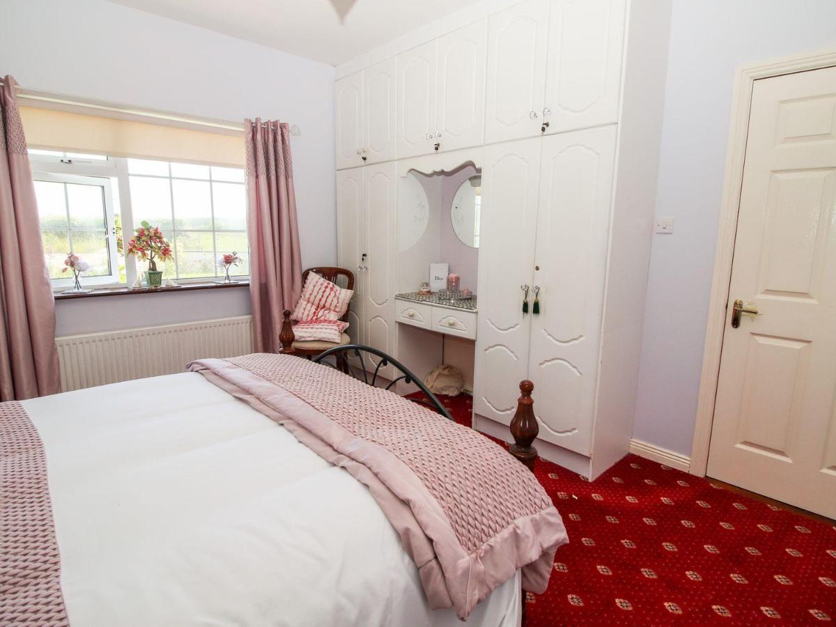 Impeccable 2-Bed Cottage in rural setting Listowel Esterno foto