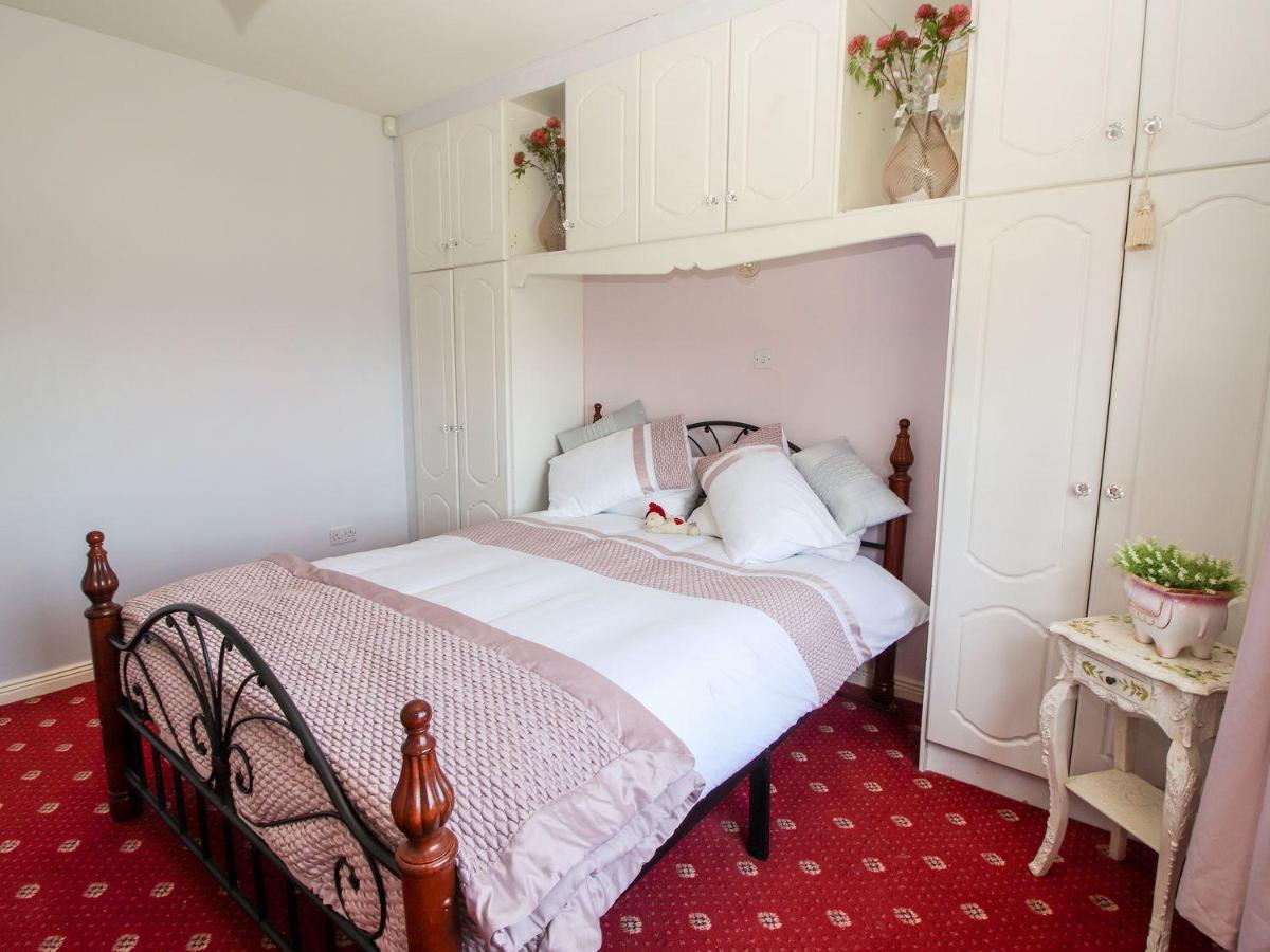 Impeccable 2-Bed Cottage in rural setting Listowel Esterno foto