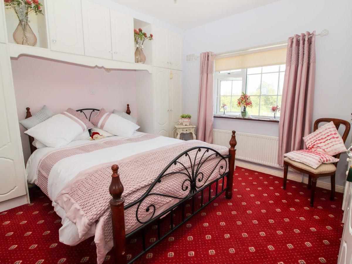 Impeccable 2-Bed Cottage in rural setting Listowel Esterno foto