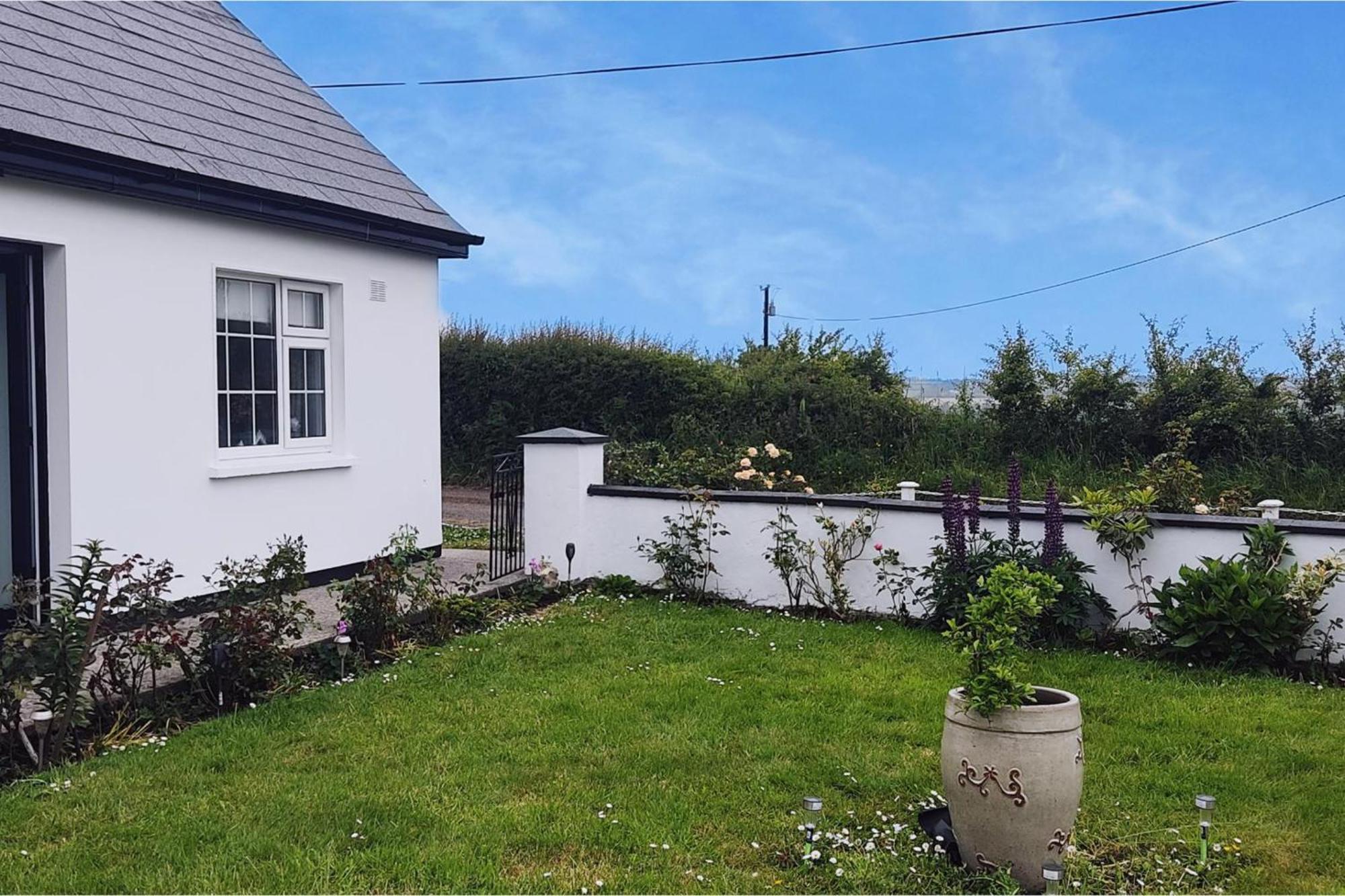 Impeccable 2-Bed Cottage in rural setting Listowel Esterno foto